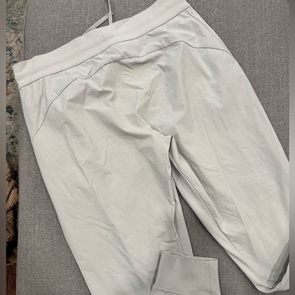 Athleta Women’s Joggers – Light Gray, Size Large, Zip Pockets, Stretch Active - Picture 4 of 4